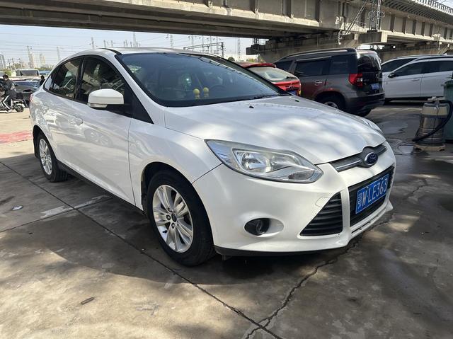 Ford Focus Sedan 2012 1.6L Automatic Comfort – фото 3