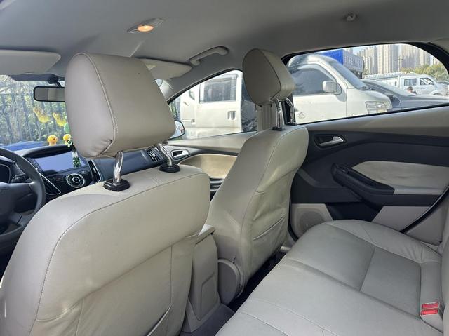 Ford Focus Sedan 2012 1.6L Automatic Comfort – фото 6