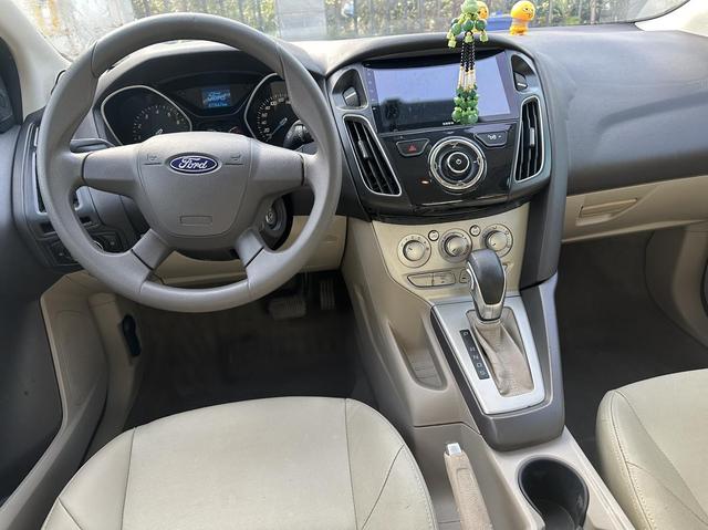 Ford Focus Sedan 2012 1.6L Automatic Comfort – фото 7