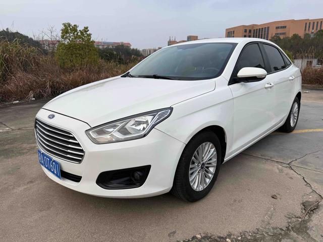 Ford Focus 2015 1.5L Manual Comfort – фото 1