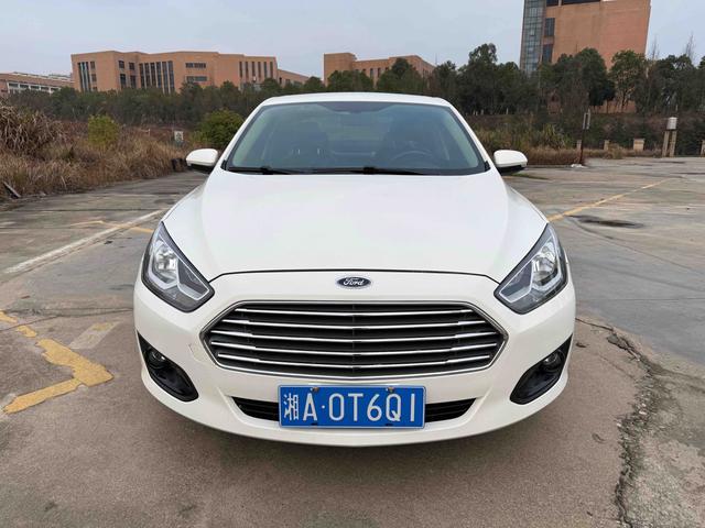 Ford Focus 2015 1.5L Manual Comfort – фото 2