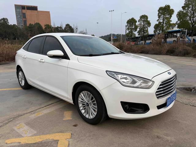 Ford Focus 2015 1.5L Manual Comfort – фото 3