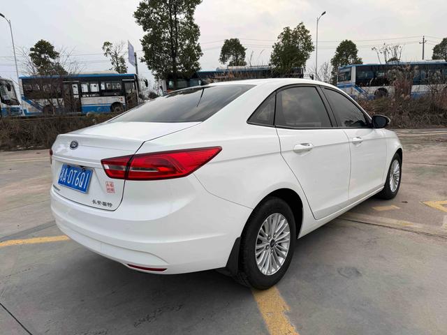 Ford Focus 2015 1.5L Manual Comfort – фото 4