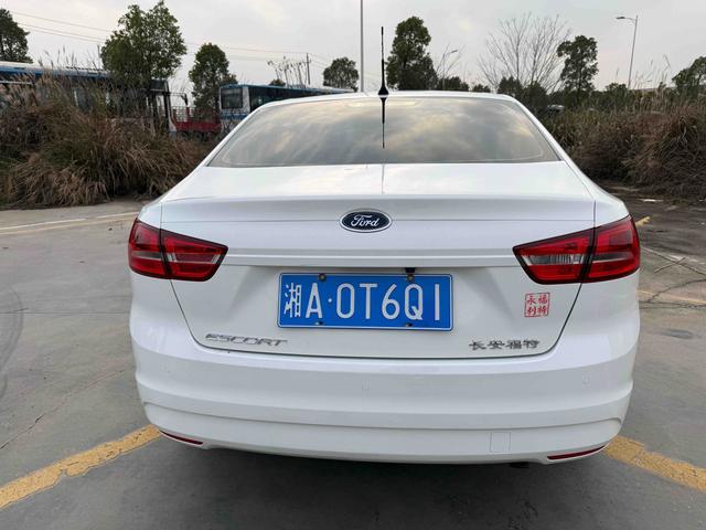 Ford Focus 2015 1.5L Manual Comfort – фото 5