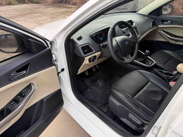 Ford Focus 2015 1.5L Manual Comfort – фото 8