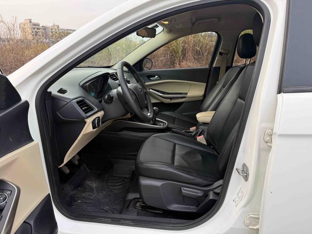 Ford Focus 2015 1.5L Manual Comfort – фото 9