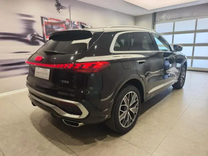Audi Q5L 2026 Model 2.0T 10M Users Edition Edition