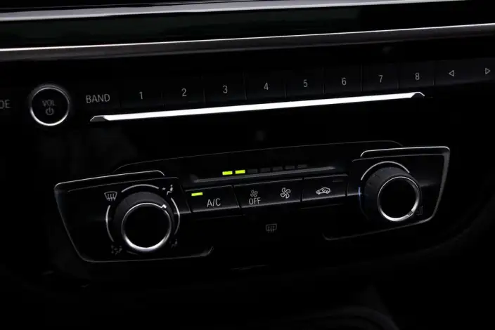 BMW 1 Series 2021 Model 120i M Sports Night Edition – фото 6
