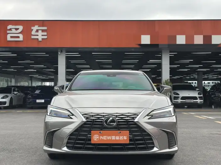 Lexus ES 2025 Model 200 Premium
