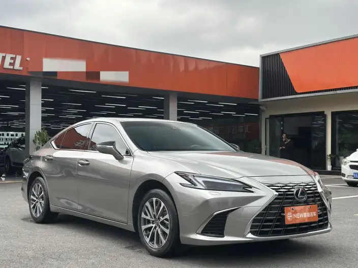 Lexus ES 2025 Model 200 Premium
