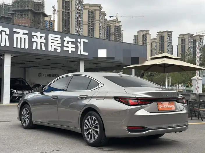 Lexus ES 2025 Model 200 Premium