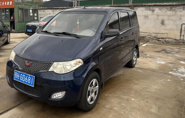 Wuling Hongguang 2010 модификация 1.2L Manual Basic – фото 1