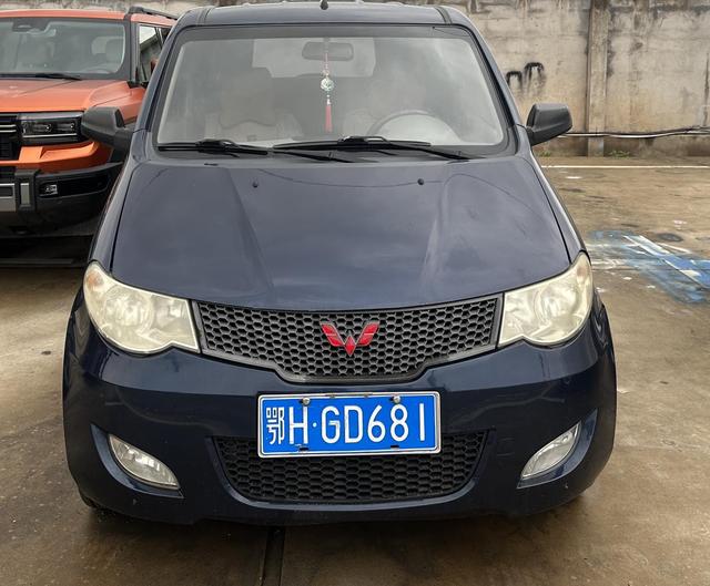 Wuling Hongguang 2010 модификация 1.2L Manual Basic – фото 2