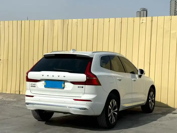 Volvo XC60 2025 Model B5 4WD Smart Range Deluxe Edition – фото 6