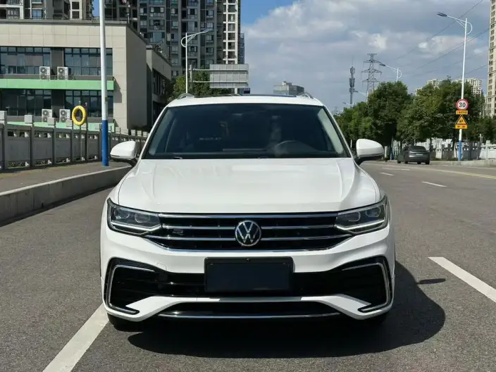 Volkswagen Tiguan L 2022 Model 330TSI Automatic 2WD R-Line Enjoy the version more – фото 2