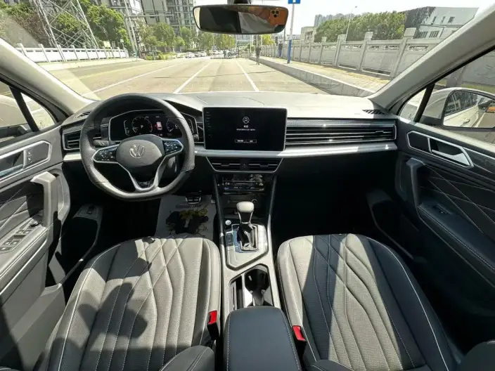Volkswagen Tiguan L 2022 Model 330TSI Automatic 2WD R-Line Enjoy the version more – фото 7
