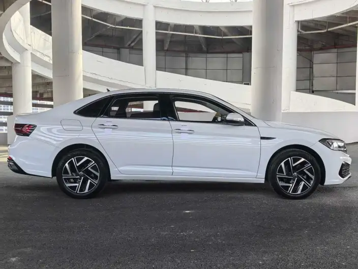 Volkswagen Sagitar 2025 Model 300TSI DSG Flying Version – фото 7