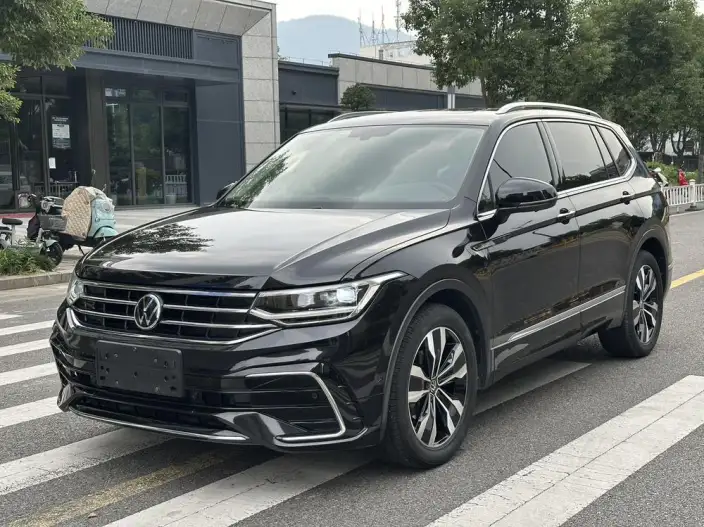 Volkswagen Tiguan L 2022 Model 330TSI Automatic 2WD R-Line Enjoy the version more – фото 1