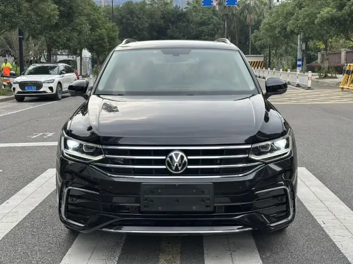Volkswagen Tiguan L 2022 Model 330TSI Automatic 2WD R-Line Enjoy the version more – фото 2