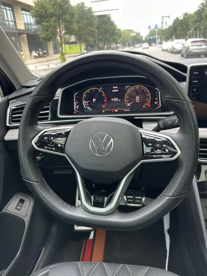 Volkswagen Tiguan L 2022 Model 330TSI Automatic 2WD R-Line Enjoy the version more – фото 9