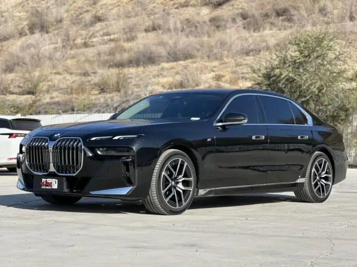 BMW 7 Series 2023 Model 735Li M Sports Set – фото 1