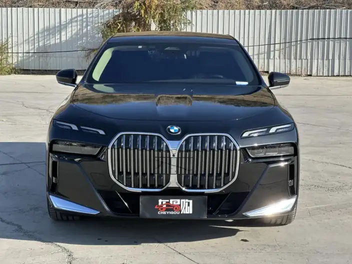 BMW 7 Series 2023 Model 735Li M Sports Set – фото 2