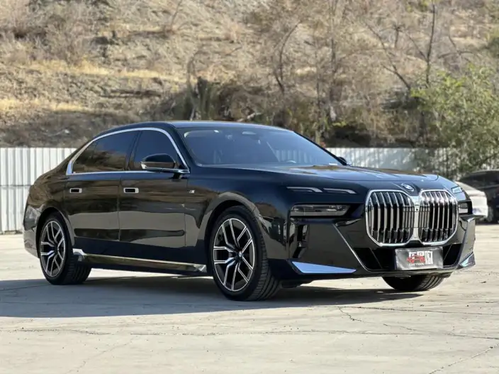 BMW 7 Series 2023 Model 735Li M Sports Set – фото 3