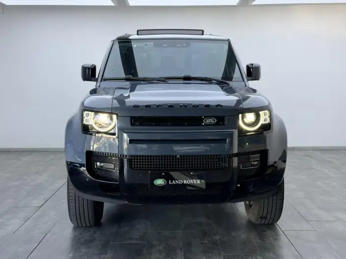 Land Rover Defender 2022 Model 90 P300 X-Dynamic HSE – фото 2