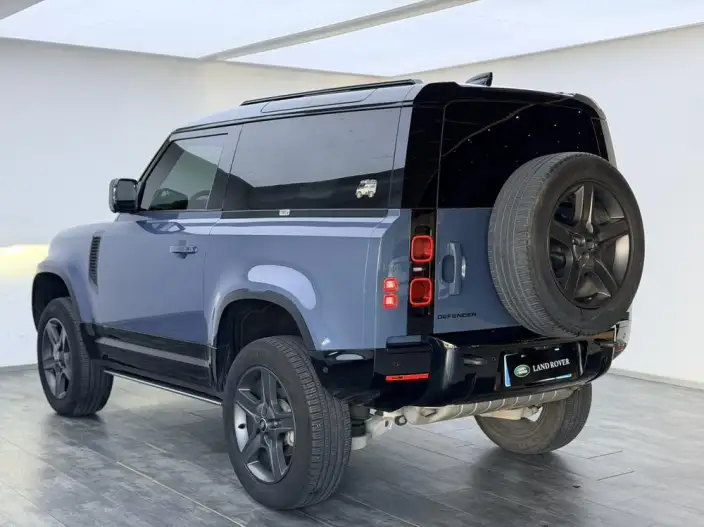 Land Rover Defender 2022 Model 90 P300 X-Dynamic HSE – фото 4