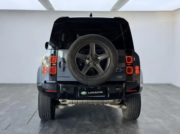 Land Rover Defender 2022 Model 90 P300 X-Dynamic HSE – фото 5