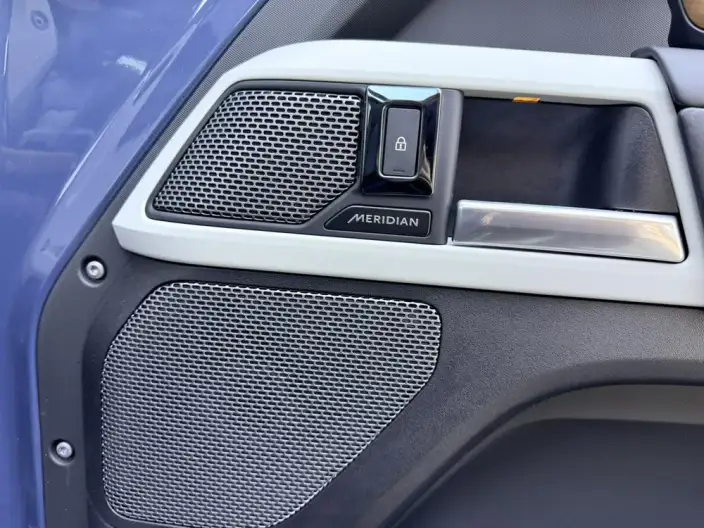 Land Rover Defender 2022 Model 90 P300 X-Dynamic HSE – фото 8