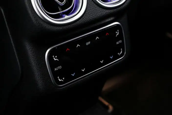 Mercedes-Benz GLC 2023 Model GLC 260 L 4MATIC Luxury Model 7 seat – фото 8