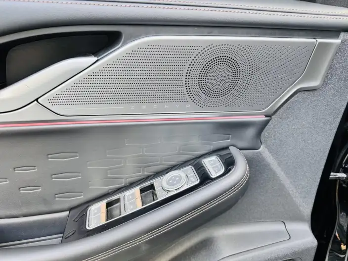 Lincoln Z 2022 Model i Xiang Exclusive Edition – фото 9