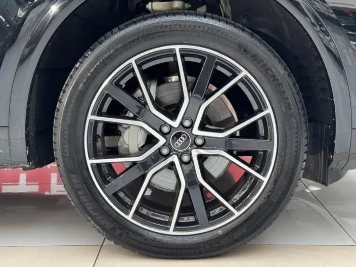 Audi Q5L 2026 Model quattro 45th Anniversary Collector Edition Edition 40TFSI Luxury Dynamic Model – фото 8