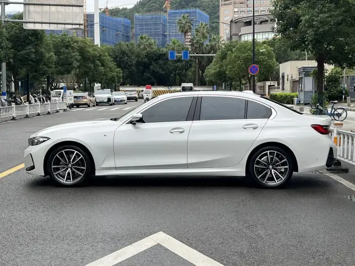 BMW 3 Series 2023 Model 325Li M Sports Set – фото 4