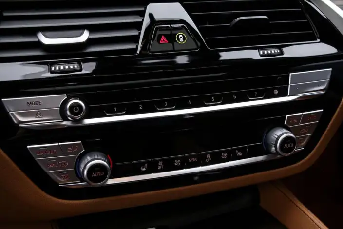 BMW 5 Series 2023 Model 530Li Leading Model Luxury Set – фото 6