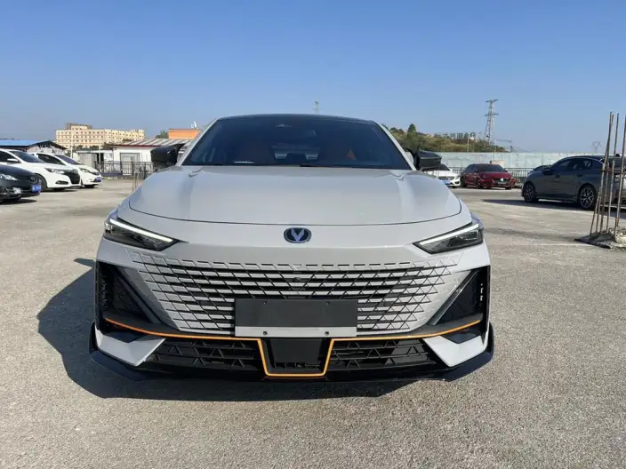 Changan UNI-V 2023 Model 1.5T Sports Edition – фото 2