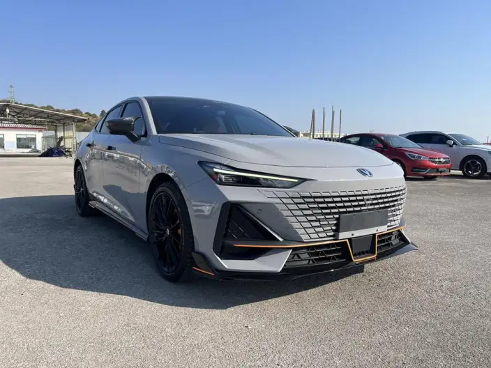 Changan UNI-V 2023 Model 1.5T Sports Edition – фото 3