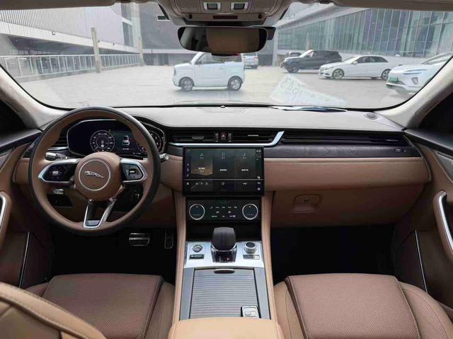Jaguar F-PACE 2022 P250 R-Dynamic Black – фото 8