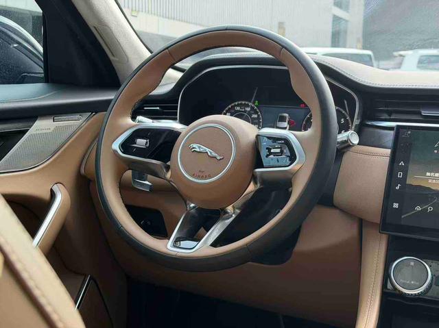 Jaguar F-PACE 2022 P250 R-Dynamic Black – фото 9