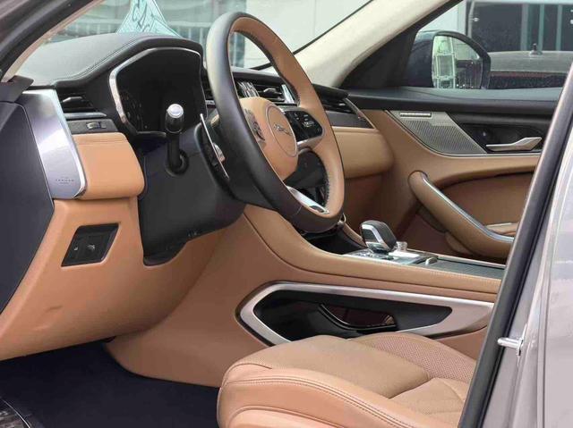 Jaguar F-PACE 2022 P250 R-Dynamic Black – фото 15