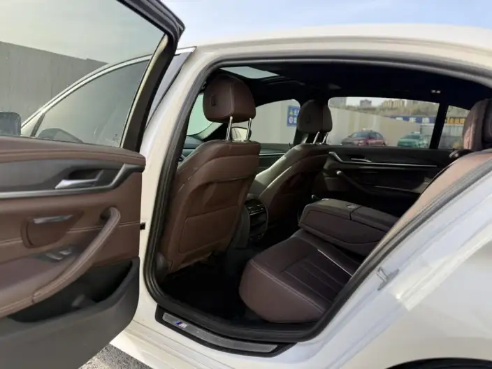 BMW 5 Series 2023 Model 530Li Leading Model M Sports Set – фото 10