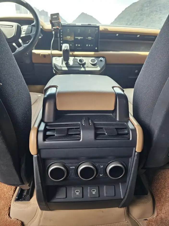 Land Rover Defender 2025 Model 110 3.0T P400 HSE X-Dynamic – фото 7