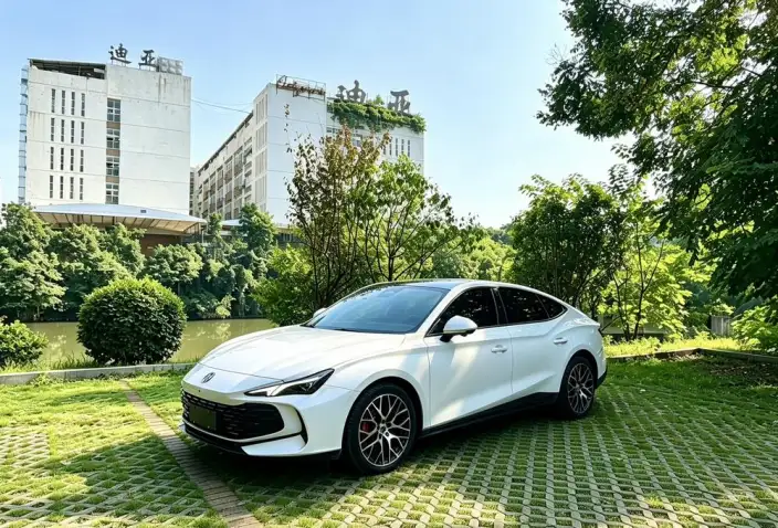 MG7 2026 Model 2.0T 405 AT Automatic Luxury Edition
