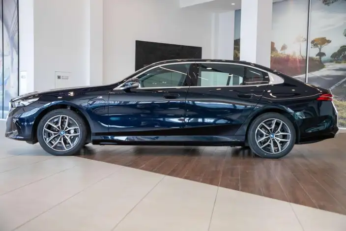 BMW i5 2025 Model eDrive35L M Sports Set – фото 4