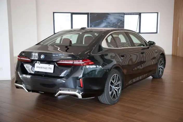 BMW i5 2025 Model eDrive35L M Sports Set – фото 7