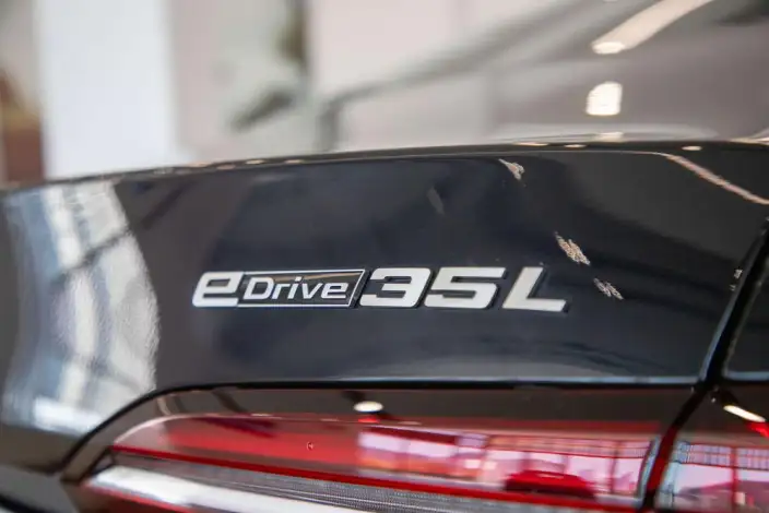 BMW i5 2025 Model eDrive35L M Sports Set – фото 9