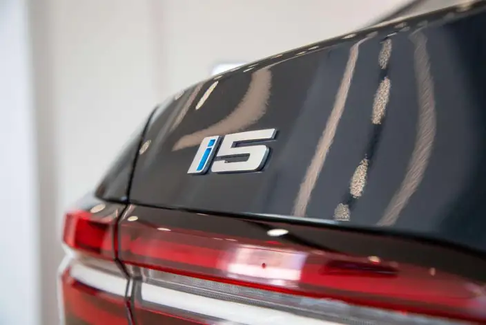 BMW i5 2025 Model eDrive35L M Sports Set – фото 10