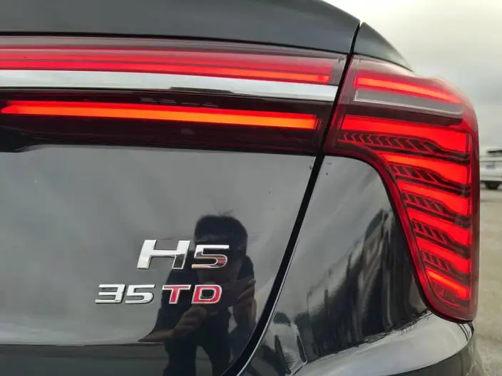 Hongqi H5 2023 Model 1.5T DCT Flag Rhythm Edition – фото 7