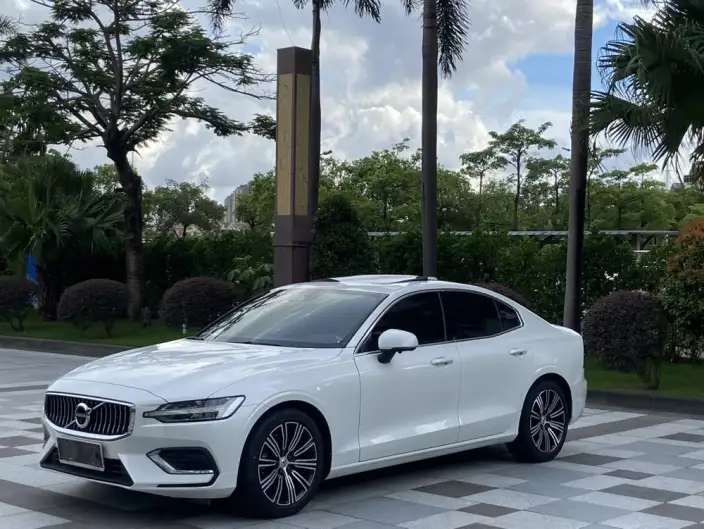 Volvo S60 2022 Model B4 Smart Range Deluxe Edition